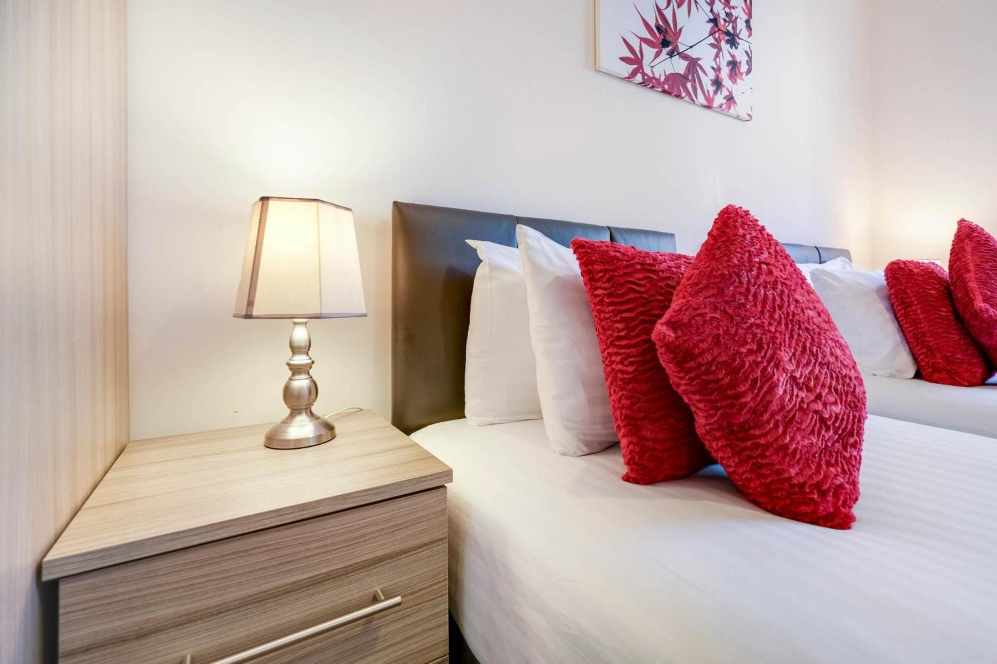 Alder House Serviced Apartment Maidenhead By 360Stays מראה חיצוני תמונה