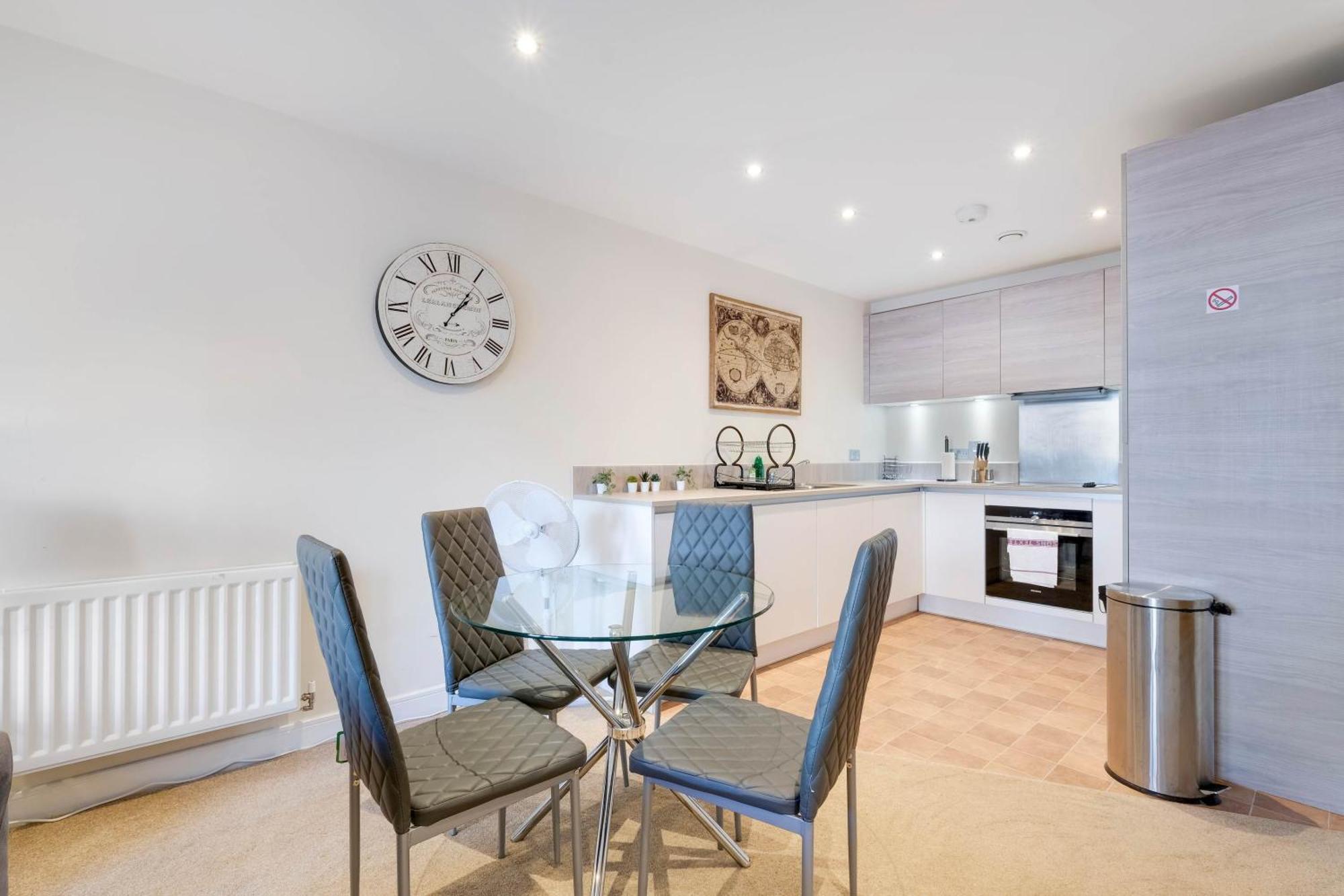 Alder House Serviced Apartment Maidenhead By 360Stays מראה חיצוני תמונה