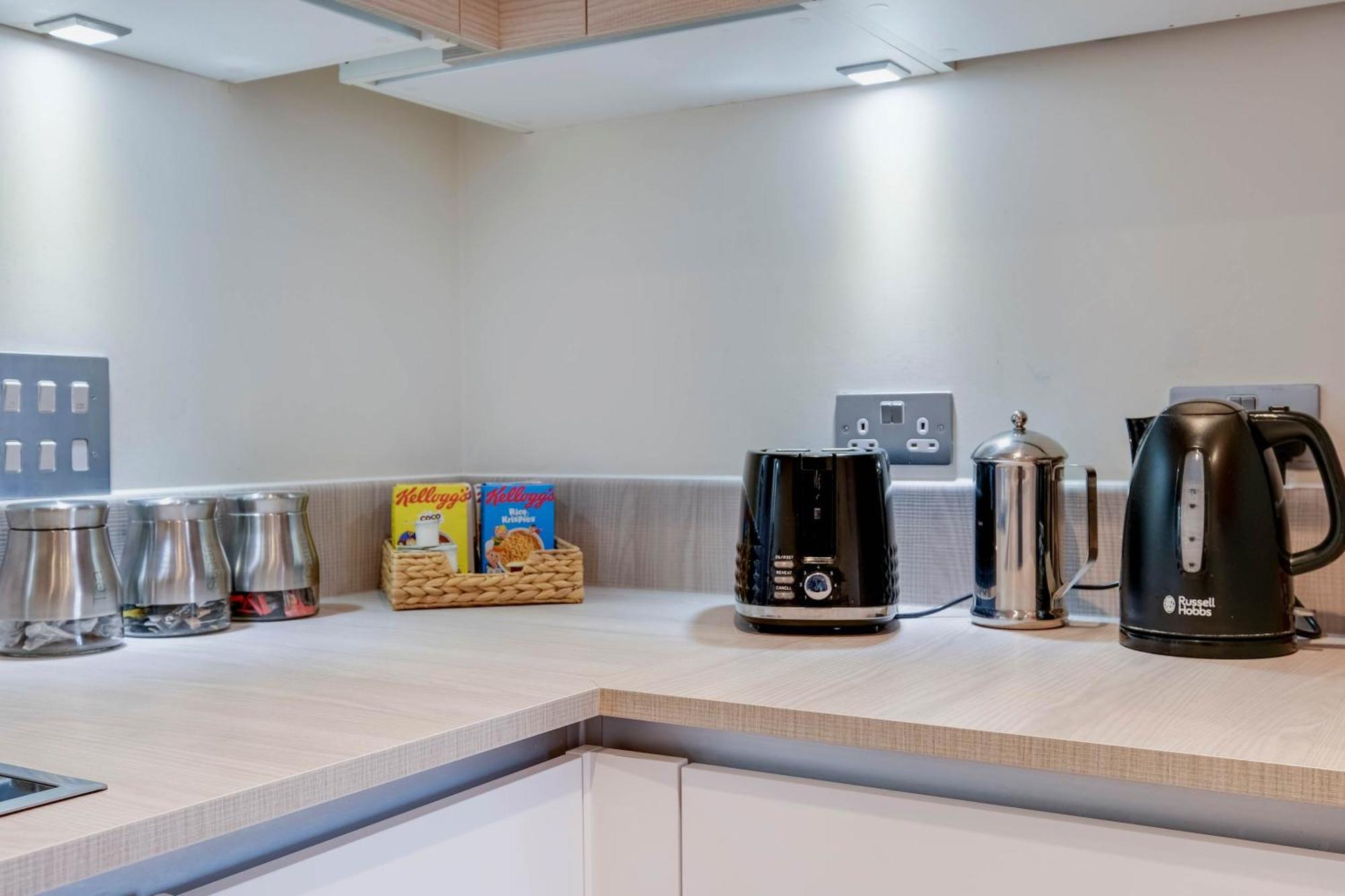 Alder House Serviced Apartment Maidenhead By 360Stays מראה חיצוני תמונה